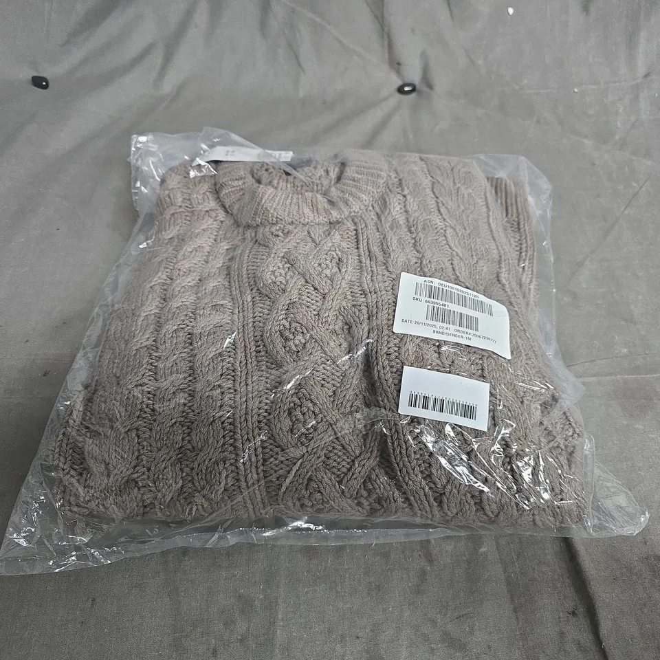 BAGGED ABERCROMBIE AND FITCH KNITTED JUMPER - SIZE L