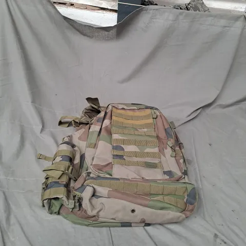 INVINCTUS DEFENDER CAMO BAG