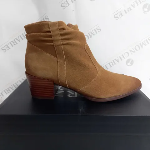 BOXED NATURALIZER GINA ANKLE BOOTS IN TAN - SIZE 6