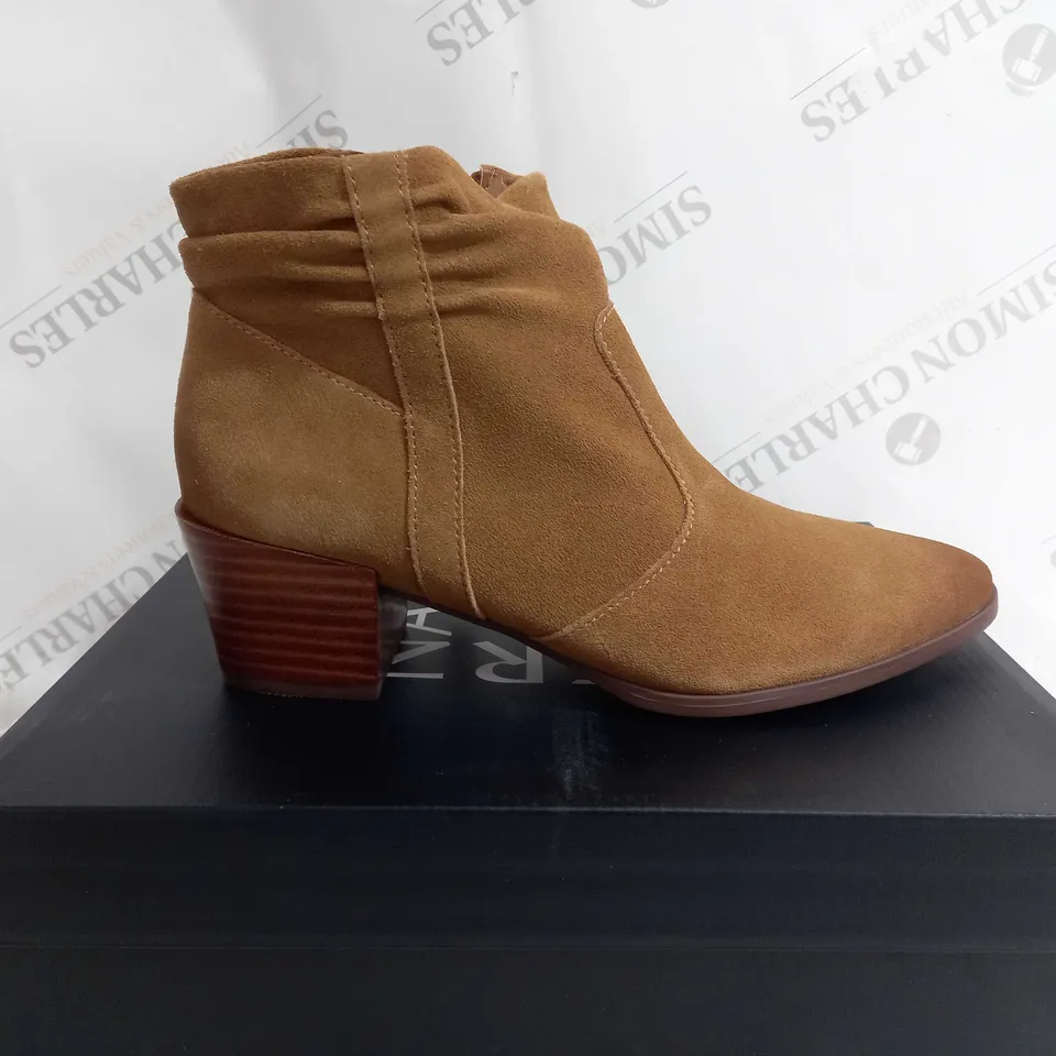 BOXED NATURALIZER GINA ANKLE BOOTS IN TAN - SIZE 6