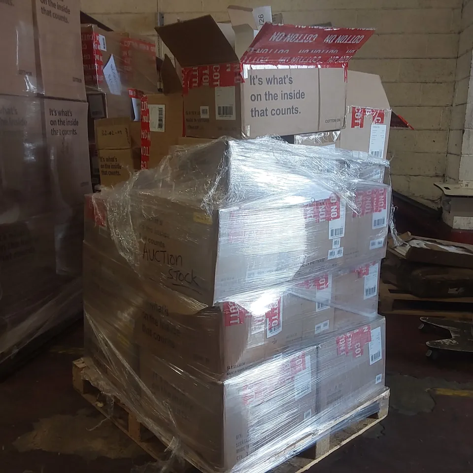 PALLET CONTAINING A VERY LARGE QUANTITY OF ASSORTED BRAND NEW ITEMS INCLUDING: TYPO MUGS, TYPO 2026 DIARIES, TYPO PHONE CASES ECT