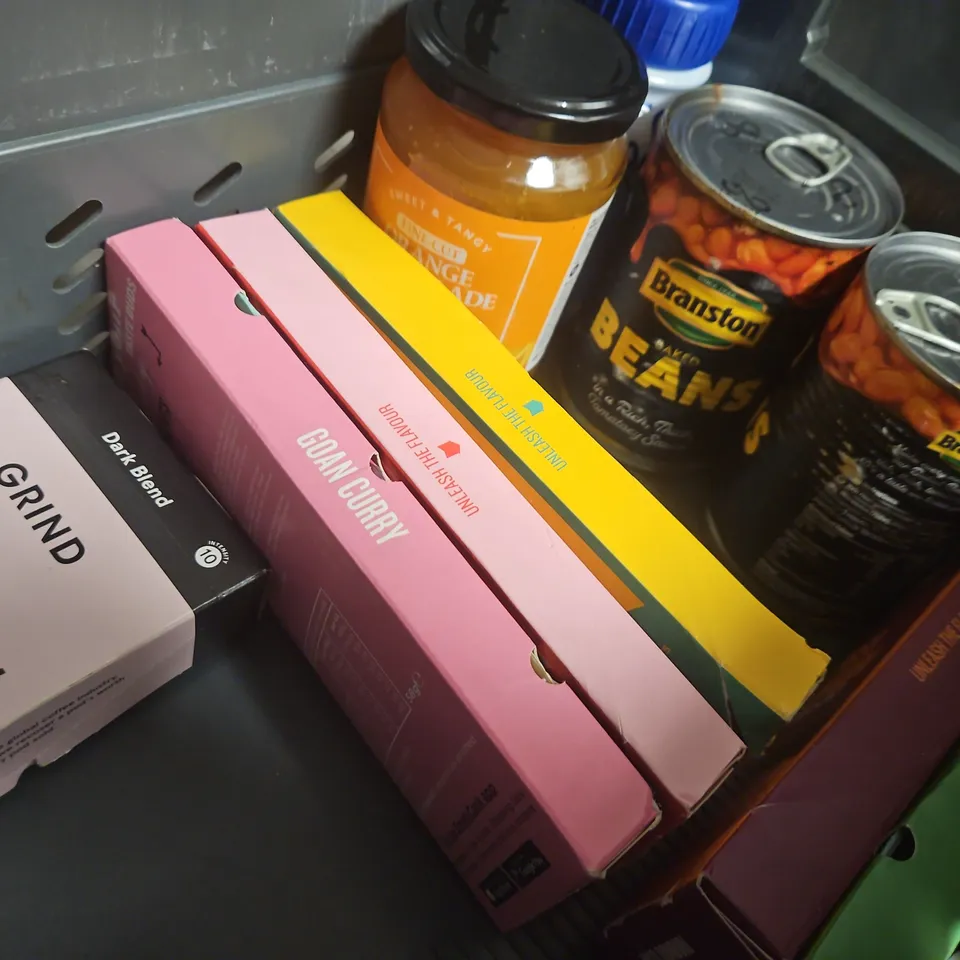 APPROXIMATELY 10 ASSORTED FOOD AND DRINK ITEMS TO INCLUDE MARMALADE, BAKED BEANS, ETC