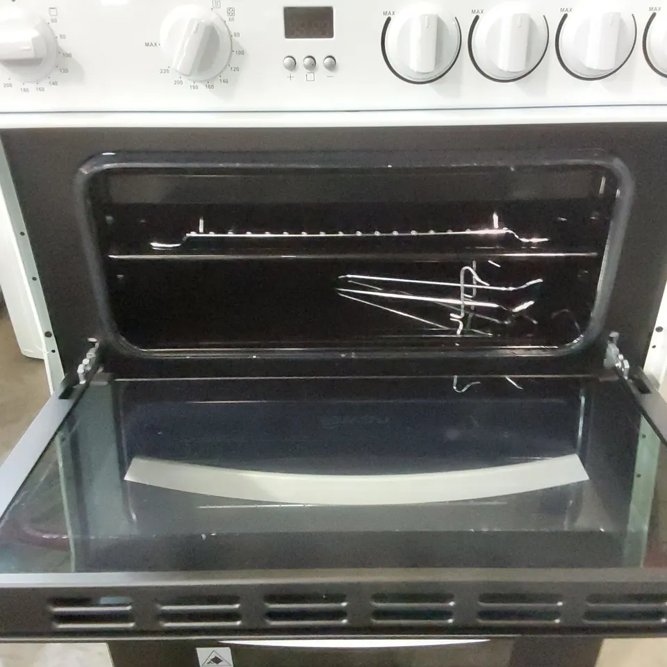 BOXED SWAN SX16720W 60CM WIDE TWIN CAVITY ELECTRIC COOKER WITH CERAMIC HOB - WHITE