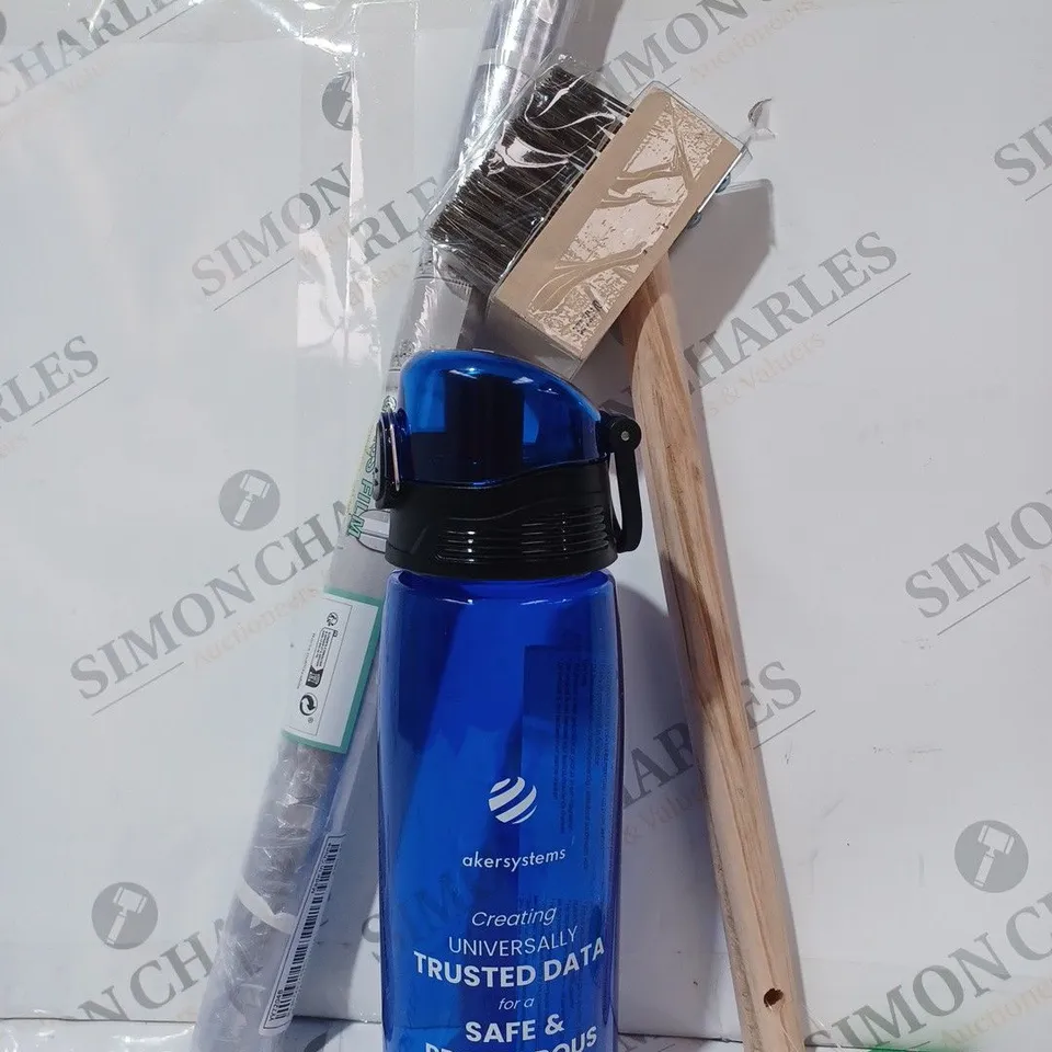 BOX OF APPROXIMATELY 20 ASSORTED HOUSEHOLD ITEMS TO INCLUDE WATER BOTTLE, HAND WEED BRUSH, GLASS FILM PRIVACY PROTECTION