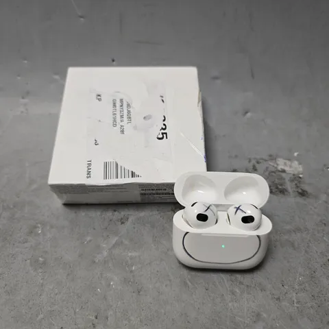 BOXED APPLE AIRPODS
