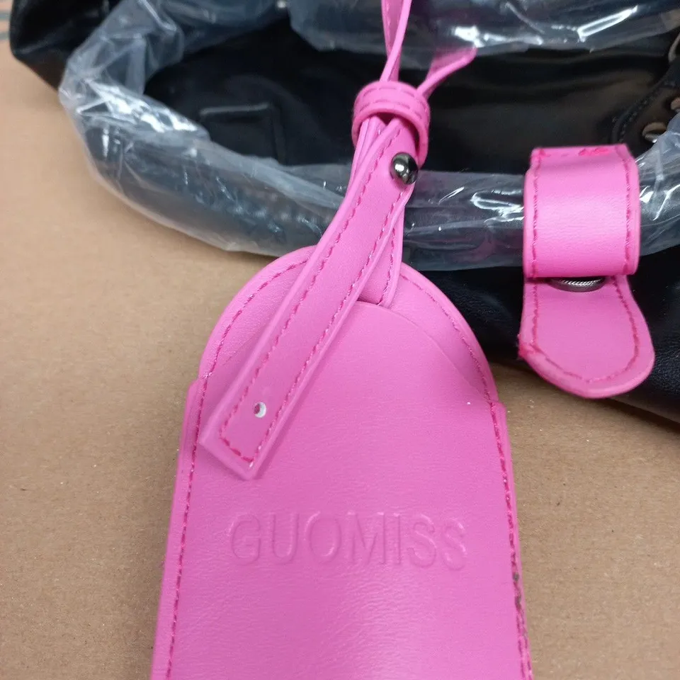 GUOMISS BLACK HOLDALL WITH PINK TAG