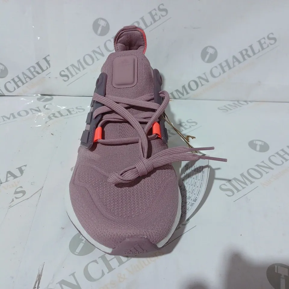 BOXED PAIR OF ADIDAS ULTRABOOST 22 W SHOES IN FUCHSIA COLOUR UK SIZE 8