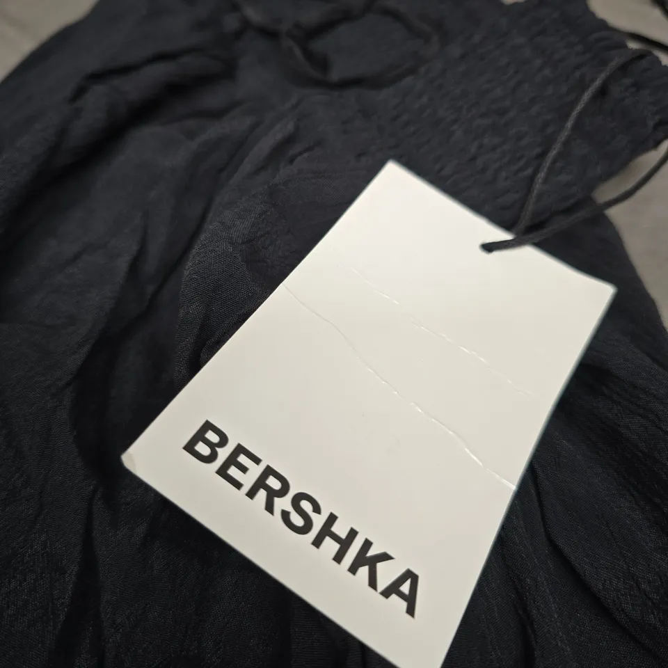 BERSHKA WOMEN'S BLACK SPAGHETTI-STRAP DRESS – UK L (MEX 30)