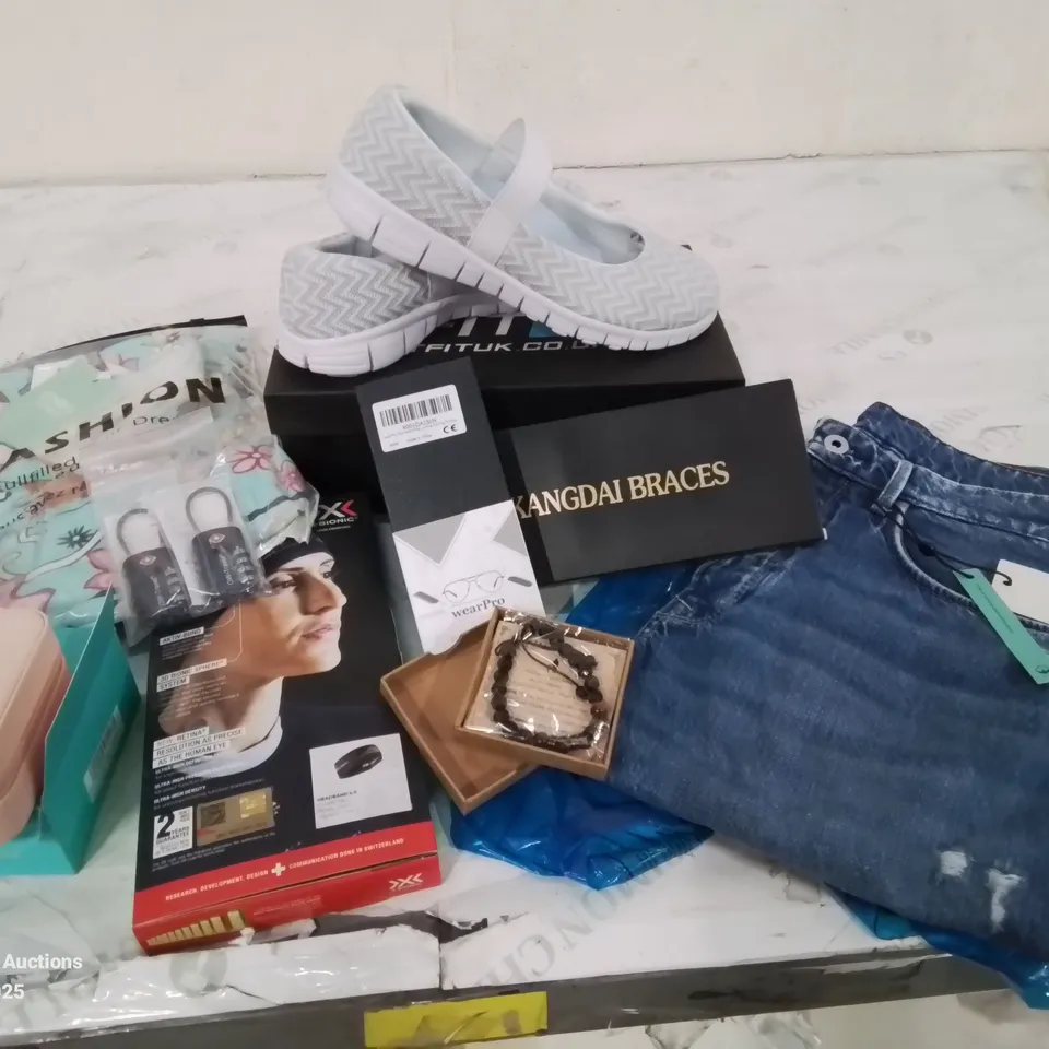 BOX CONTAINING LARGE QUANTITY OF MIXED EVERYDAY HOUSEHOLD ITEMS TO INCLUDE: PEPE JEANA JEANS, GET FIT SHOES, SEVERAL FATHERS DAY BRACELETS, NUMBER CODED PADLOCKS, BRACES ETC.