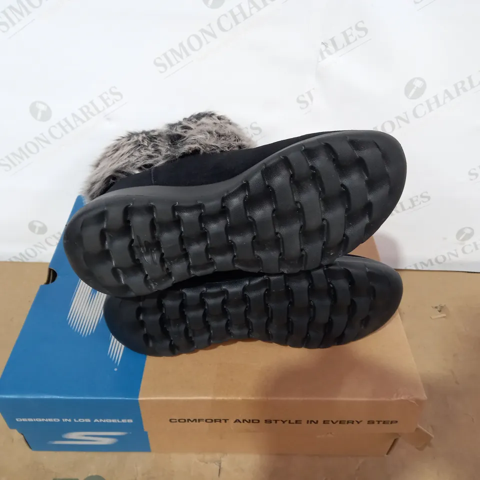 BOXED PAIR OF SKECHERS BOOTS - SIZE 5