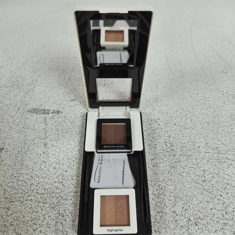 BEAUTIFUL BROWS DUO MAKE-UP KIT – BROW POWDER & HIGHLIGHTER