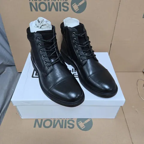 BUSINESS CLASS MENS BENNETT LACE-UP BOOTS - UK SIZE 8