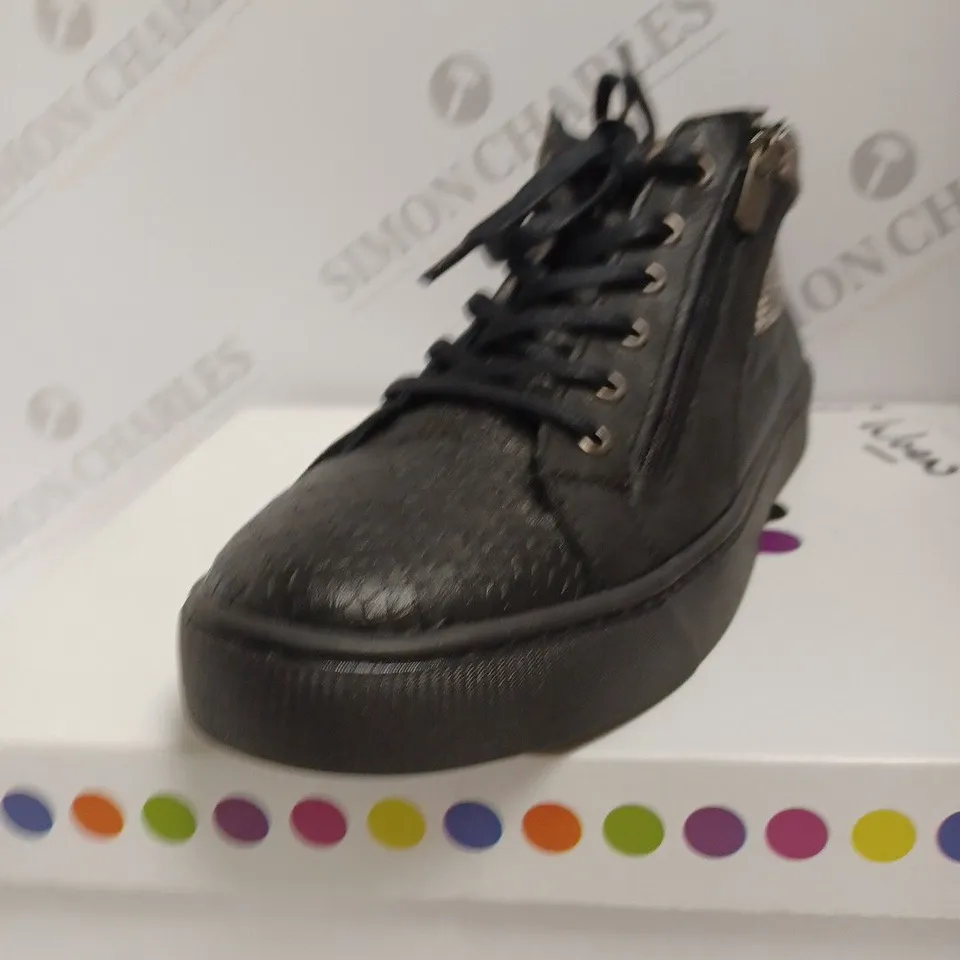 BOXED ADESSO LUNA ZIP TRAINERS, BLACK - SIZE 7