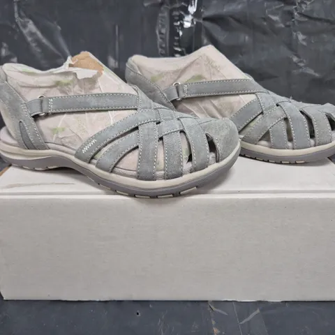 BOXED PAIR OF FREE SPIRIT ALEXA SANDALS IN PALE BLUE SIZE 6