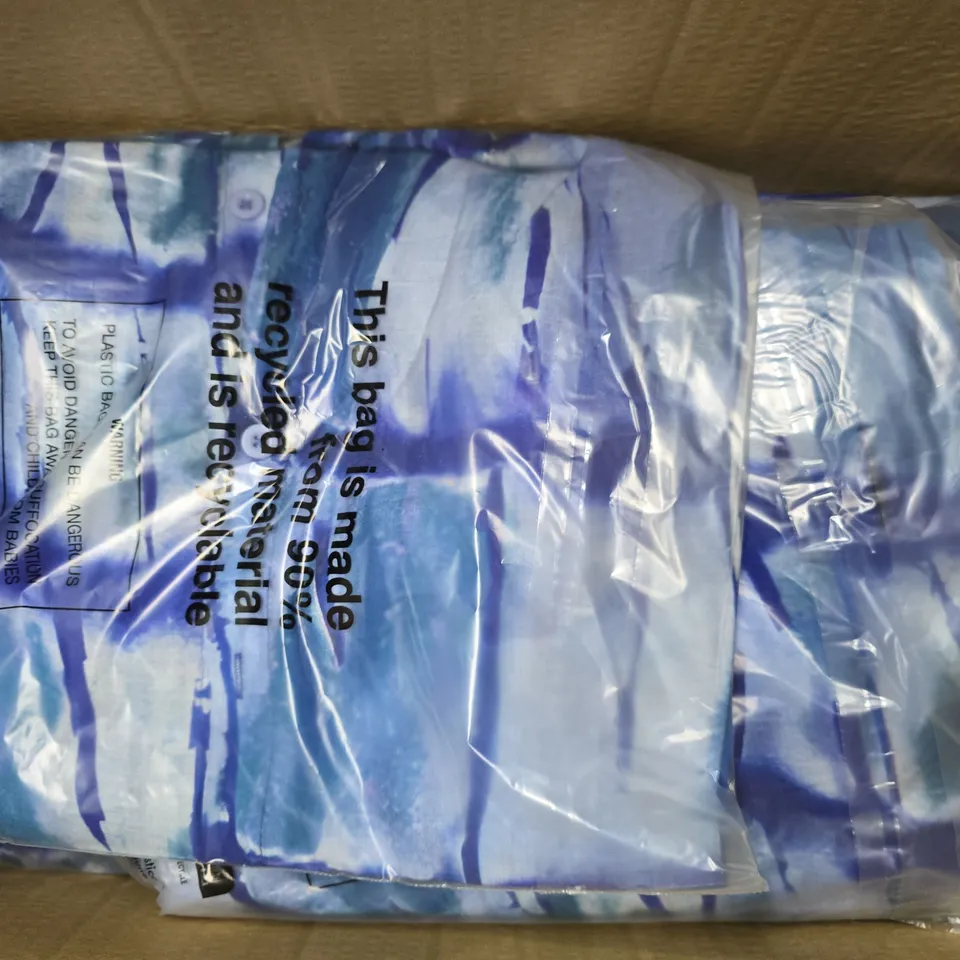 BOX OF APPROXIMATELY 40 QED LONDON SHIRTS IN BLUE - ONE SIZE