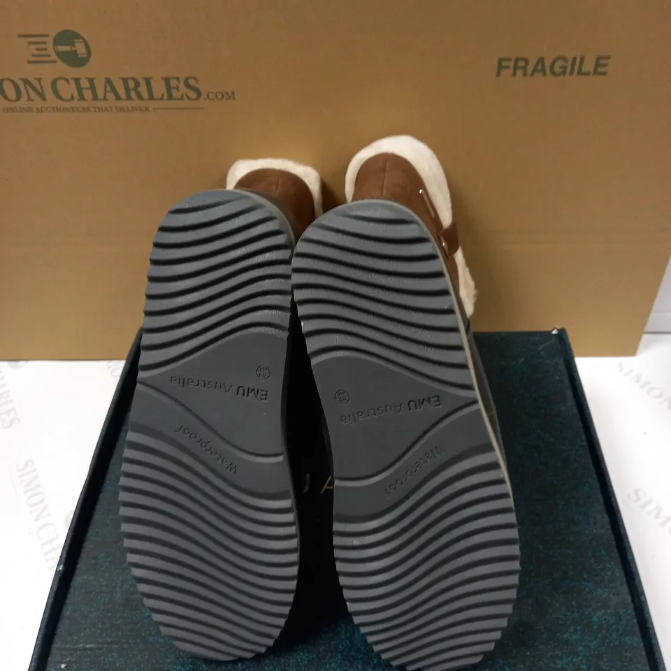 EMU ORICA HIGH LACE BOOTS OAK - SIZE 7