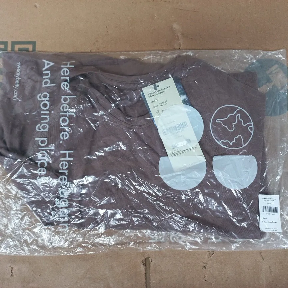BAGGED SWEATY BETTY ATHLETE CROP SEAMLESS WORKOUT T-SHIRT IN TAUPE SIZE LARGE