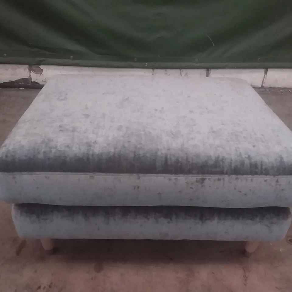 QUALITY BRITISH DESIGNER LOUNGE CO. FOOTSTOOL GREY PLUSH FABRIC