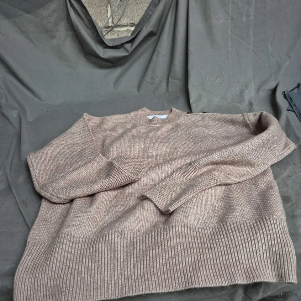 BOX OF APPROXIMATELY 25 ASSORTED CLOTHING ITEMS INCLUDING BEIGE JUMPER , ELASTICATED WAIST JEANS AND BRIGHT ORANGE CORDS