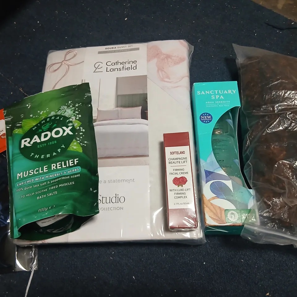 ASSORTED PRODUCTS TO INCLUDE; CATHERINE LANSFIELD DOUBLE DUVET SET