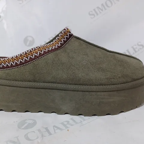 BOXED PAIR OF DESIGNER PLATFORM SLIP-ON SHOES IN OLIVE EU SIZE 40