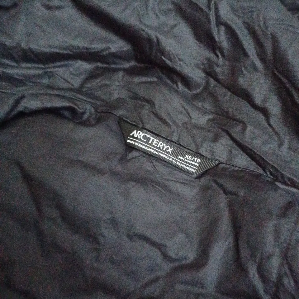 ARCTERYX BLACK JACKET WITH HOOD - XS