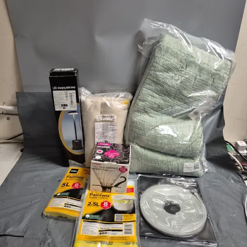 APPROXIMATELY 20 ASSORTED HOUSEHOLD PRODUCTS TO INCLUDE NEON FLEXIBLE STRIP LIGHT, V60 GLASS DRIPPER, KETTLE LINERS, ETC - COLLECTION ONLY