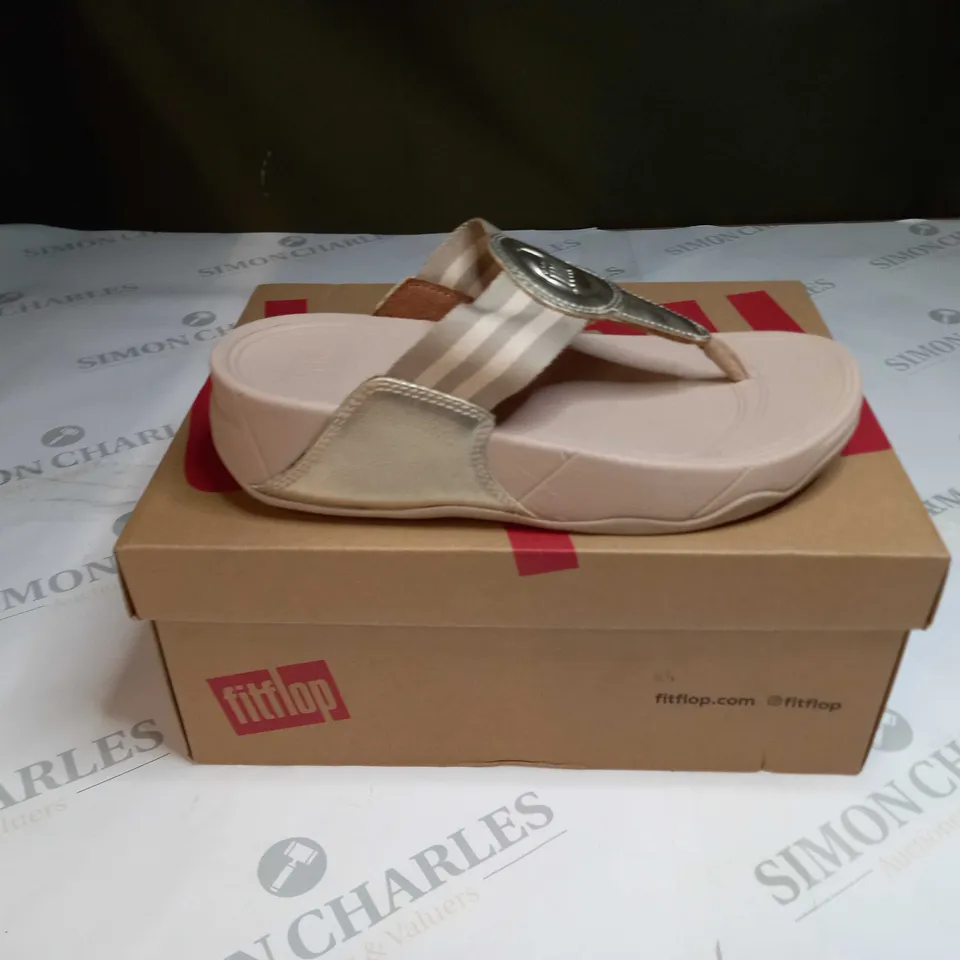 WALKSTAROE POST SANDALS SIZE 3