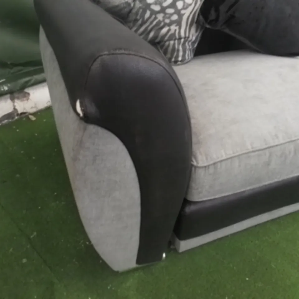 DESIGNER GREY AND BLACK FABRIC THREE SEATER SOFA ON METAL BAR FEET WITH SCATTER BACK CUSHIONS 