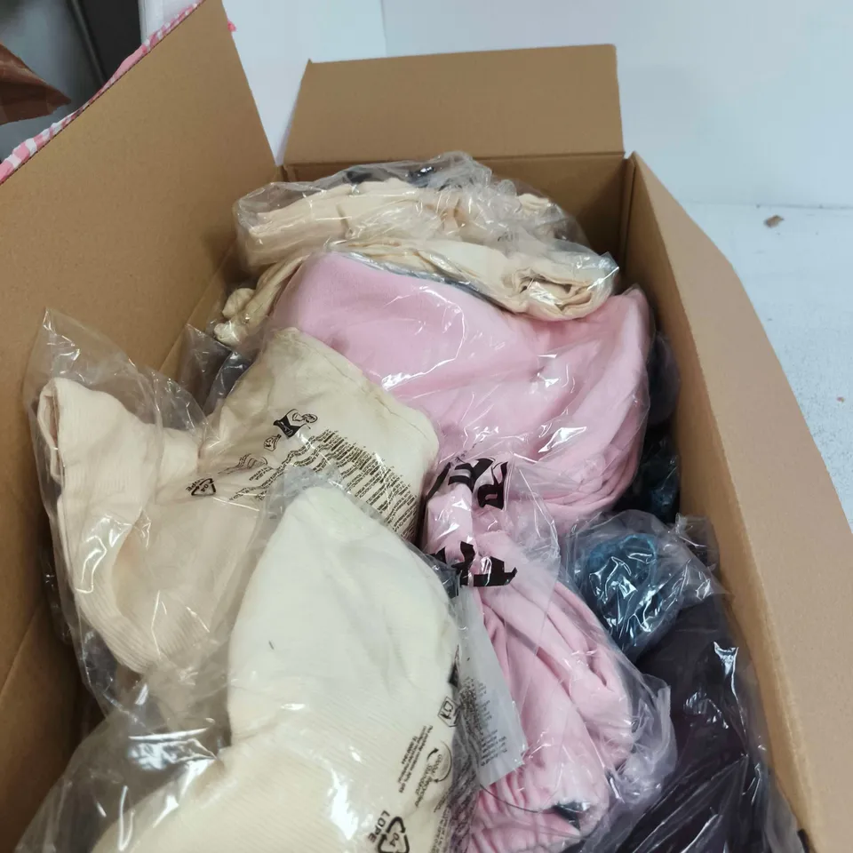 BOX OF APPROXIMATELY 12 ASSORTED CLOTHING ITEMS TO INCLUDE ACTIVE RELAXED SWEATPANT, AIRY SOFT ROLL WAIST PANT ETC