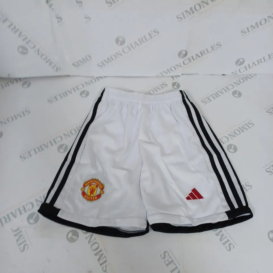 MANCHESTER UNITED FC HOME SHIRT AND SHORTS SIZE 22