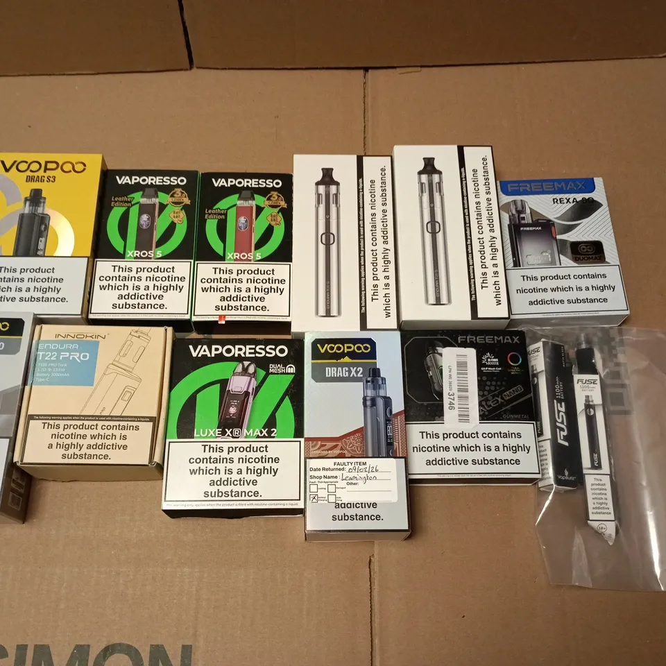 LOT OF APPROXIMATELY 30 ASSORTED VAPING ITEMS TO INCLUDE VOOPOO, FREEMAX AND VAPORESSO