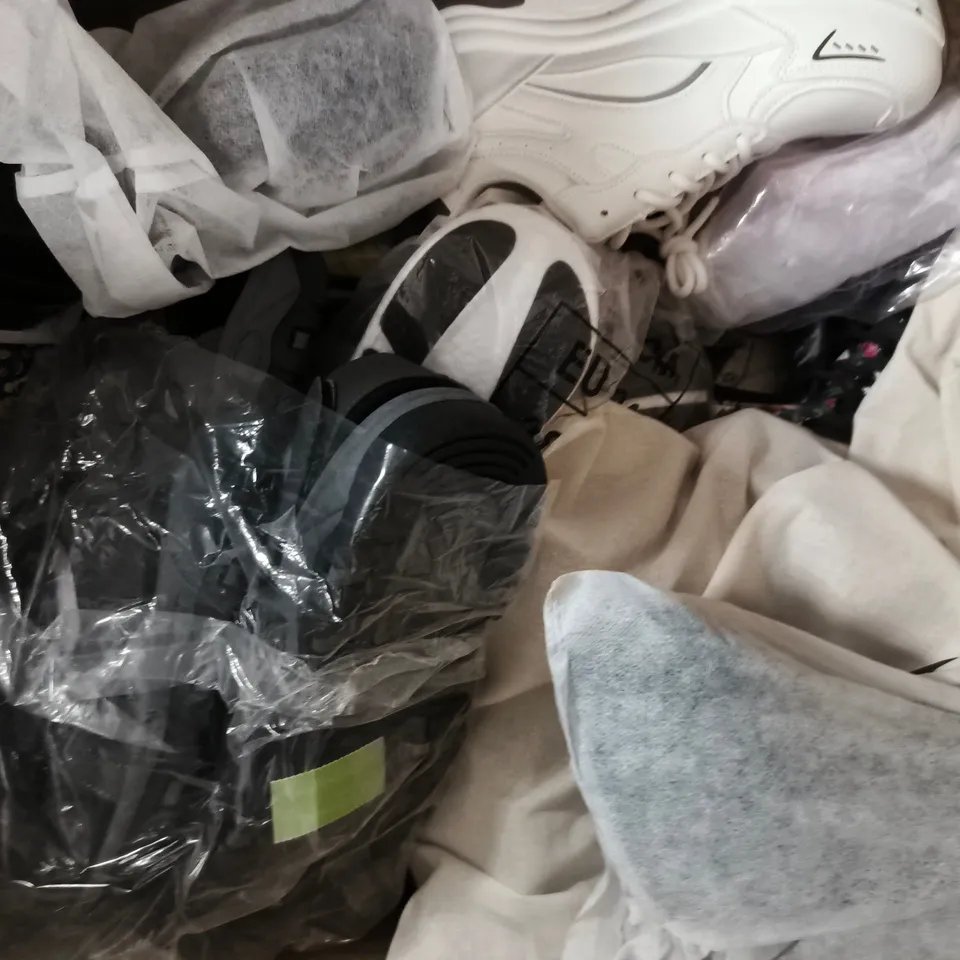 BOX OF APPROXIMATELY 15 ASSORTED PAIRS OF SHOES AND FOOTWEAR ITEMS IN VARIOUS COLOURS, STYLES, AND SIZES - COLLECTION ONLY