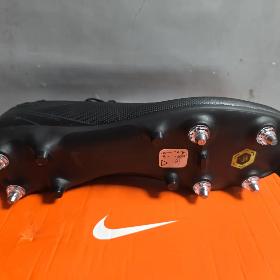 BOXED PAIR OF NIKE ZOOM MERCURIAL SUPERFLY 10 ACADEMY SG-PRO AC MEN'S FOOTBALL BOOTS BLACK - UK 10