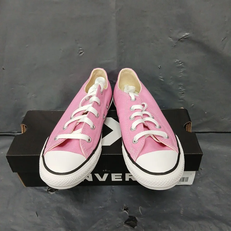 BOXED PAIR OF CONVERSE ALLSTAR TRAINERS IN PINK - 2