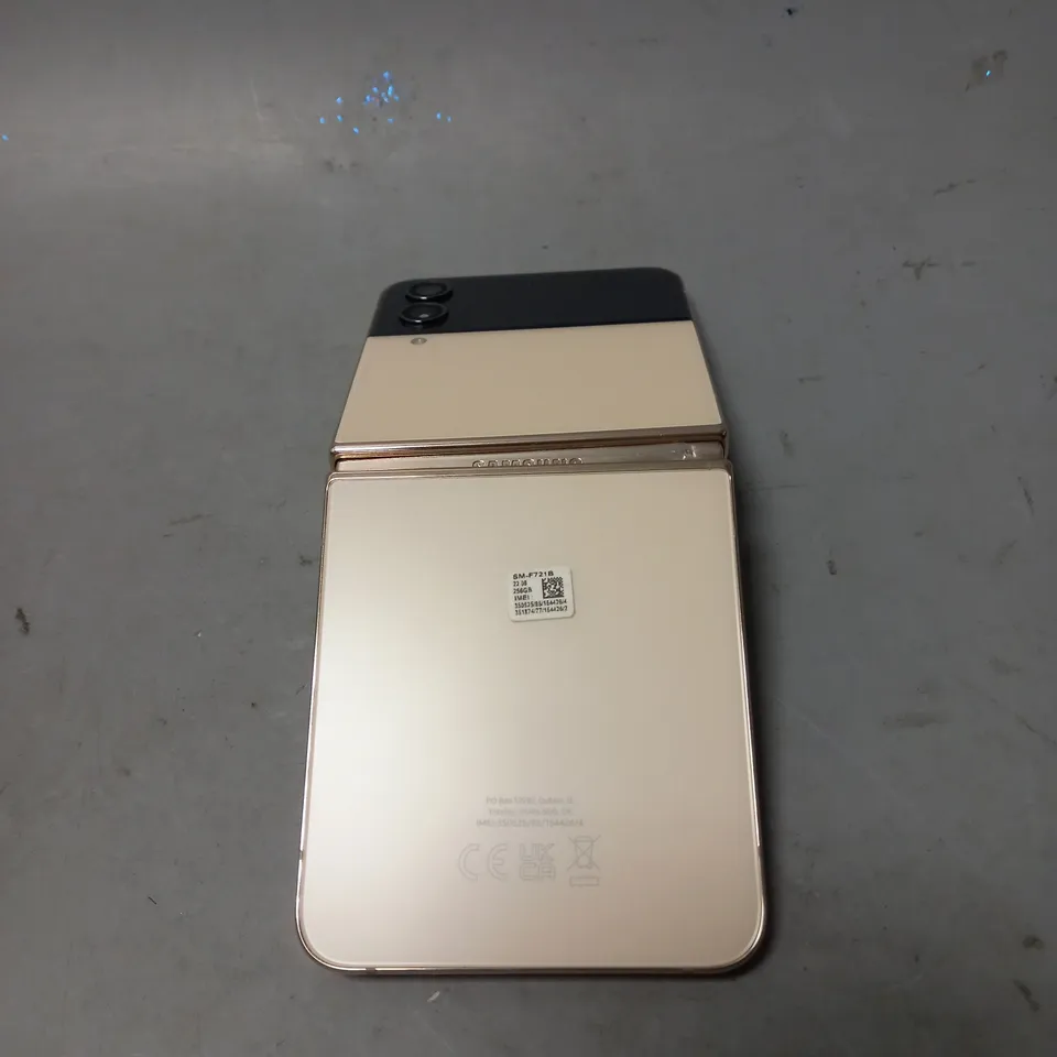 SAMSUNG GALAXY Z FLIP 4 SMARTPHONE 