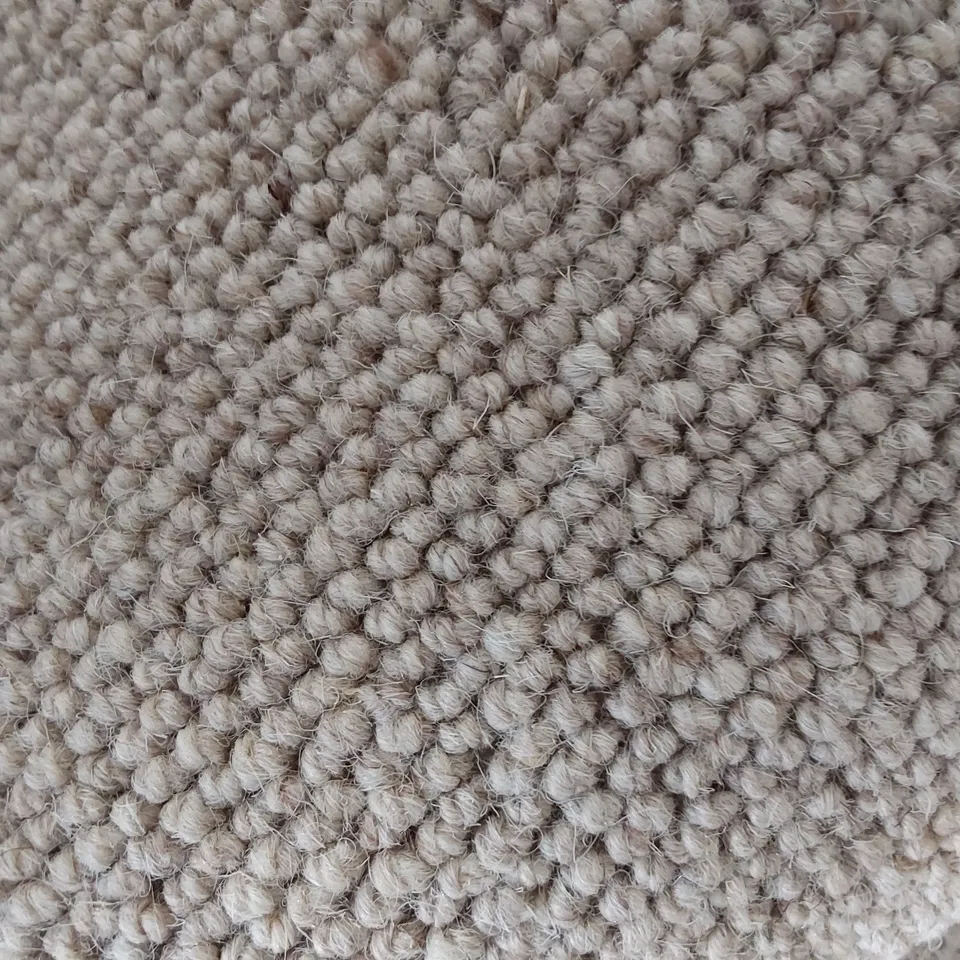 ROLL OF QUALITY SISAL WEAVE STYLE FLAXEN CARPET APPROXIMATELY 5M × 3M