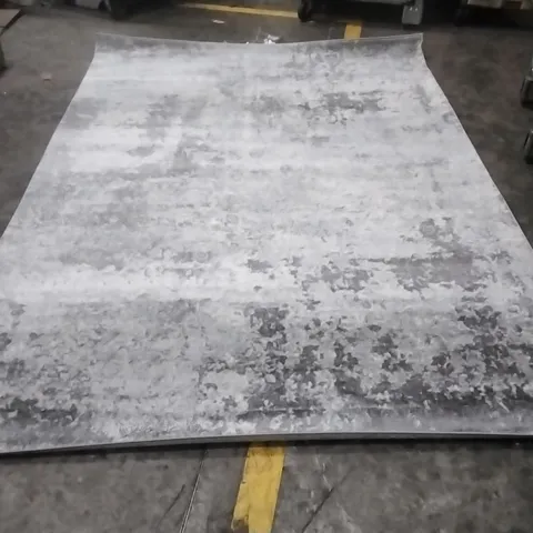 ORIENTAL AREA RUG APPROXIMATELY 200X275CM