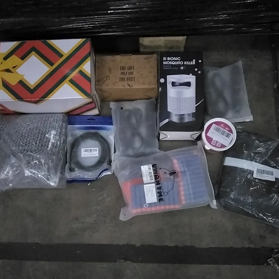 PALLET OF ASSORTED ITEMS INCLUDING EI BIONIC MOSQUITO KILLER, FITNESS SKIPPING ROPE, MOREZI DURABLE ROPE DOG TOY, PATIO OTTOMAN COVER, UWANTME FOAM DARTS, MAE PLOY PANANG CURRY PASTE 