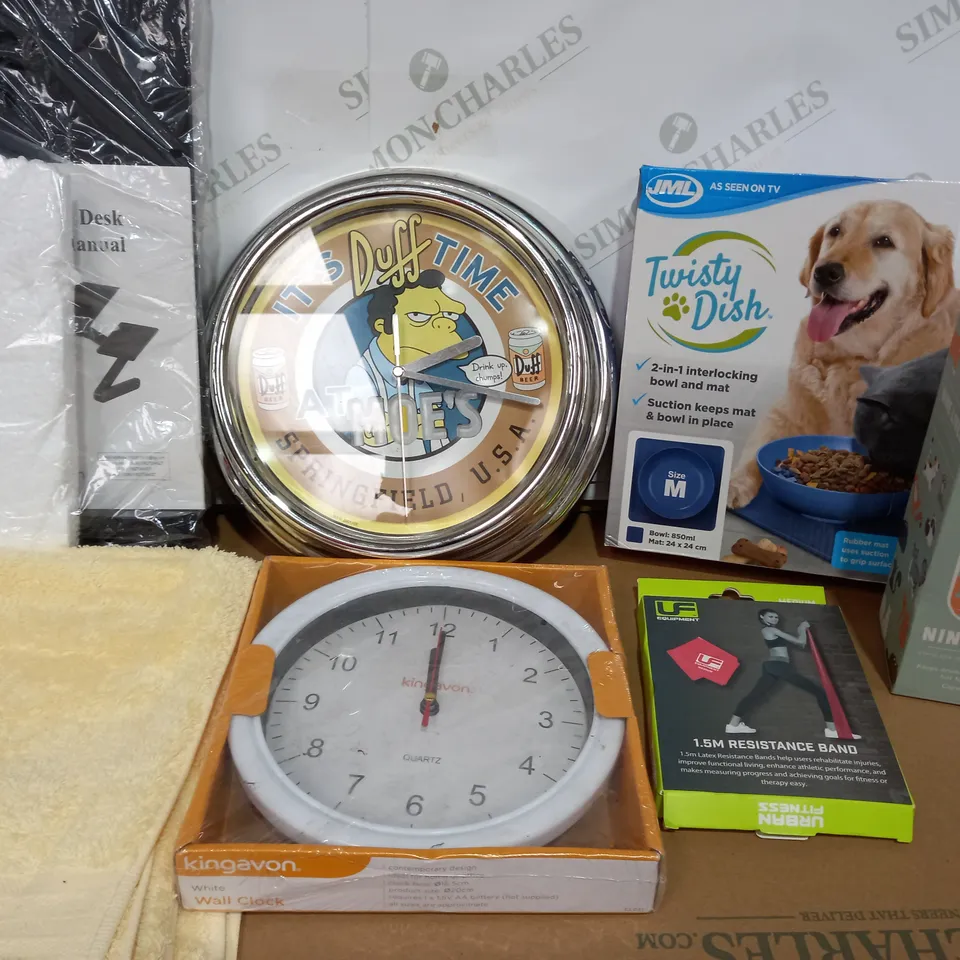LOT OF APPROX 15 ASSORTED HOUSEHOLD ITEMS TO INCLUDE SIMPSONS WALL CLOCK, JML TWISTY PET DISH, LAPTOP DESK, ETC