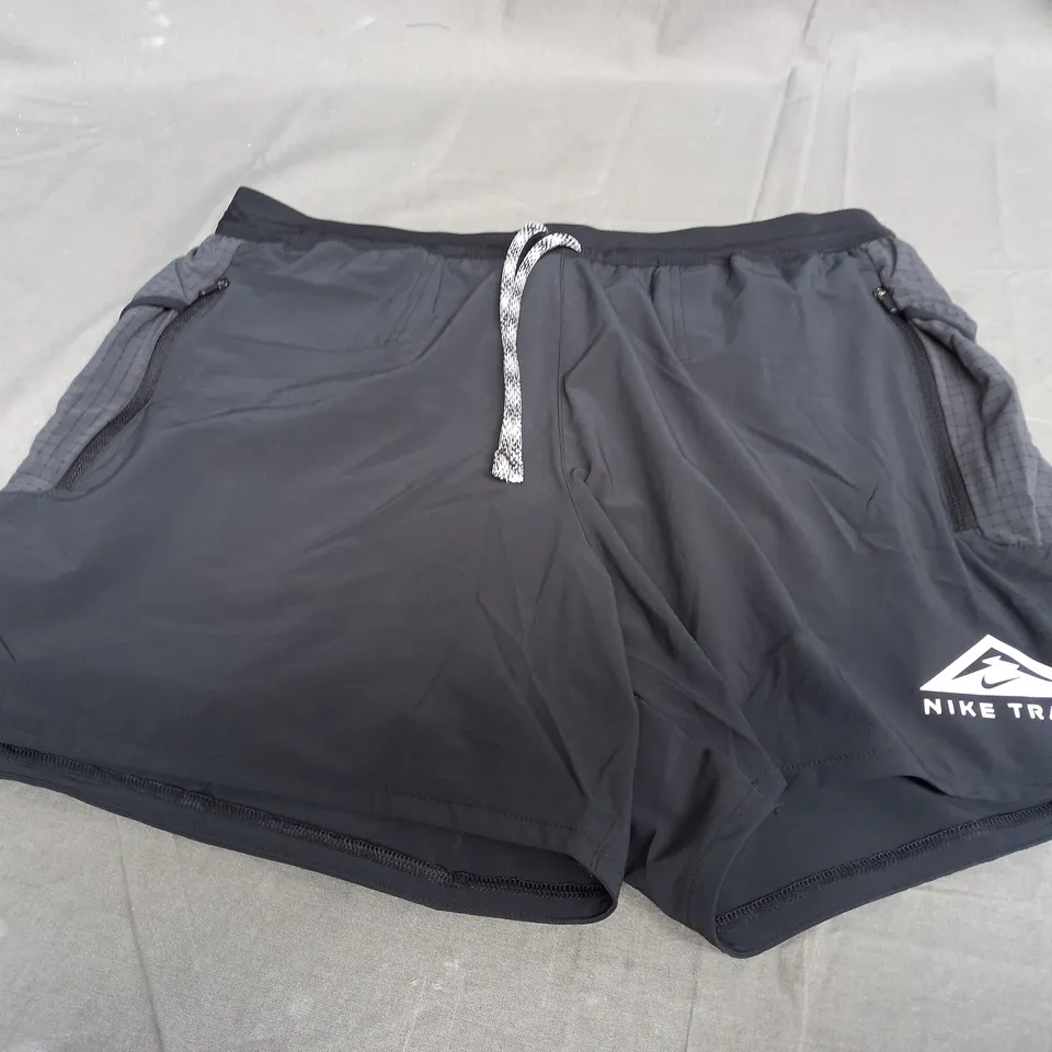 NIKE DRI FIT STANDARD FIT 5 LENGTH IN BLACK - LARGE