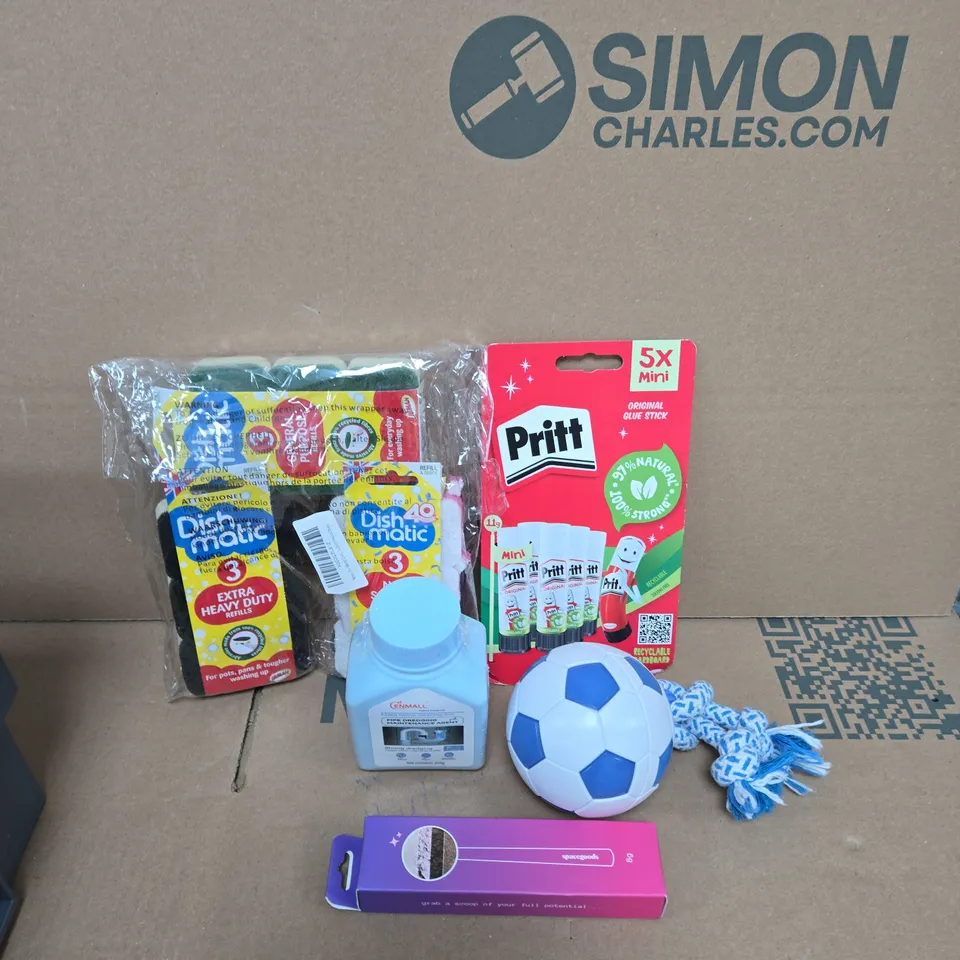 APPROXIMATELY 15 ASSORTED HOUSEHOLD ITEMS TO INCLUDE DISHMATIC REFILL PADS, SPACE GOODS METAL SPOON AND MINI PRITT STICKS