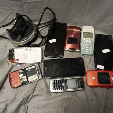 APPROXIMATELY 20 ASSORTED USED PHONES AND PHONE PARTS TO INCLUDE MOTOROLA, NOKIA, APPLE IPHONE, ETC