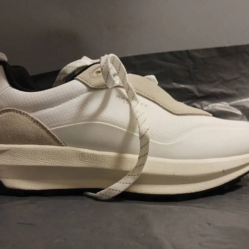 PAIR OF HACKETT LONDON SHOES IN WHITE SIZE 9