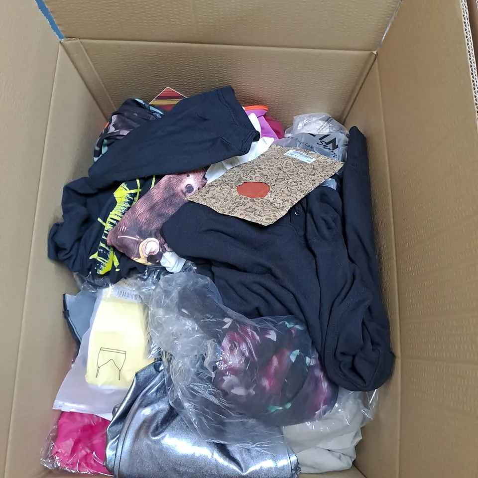 BOX OF ASSORTED CLOTHING TO INCLUDE T-SHIRTS, HOODIES, JACKETS ETC