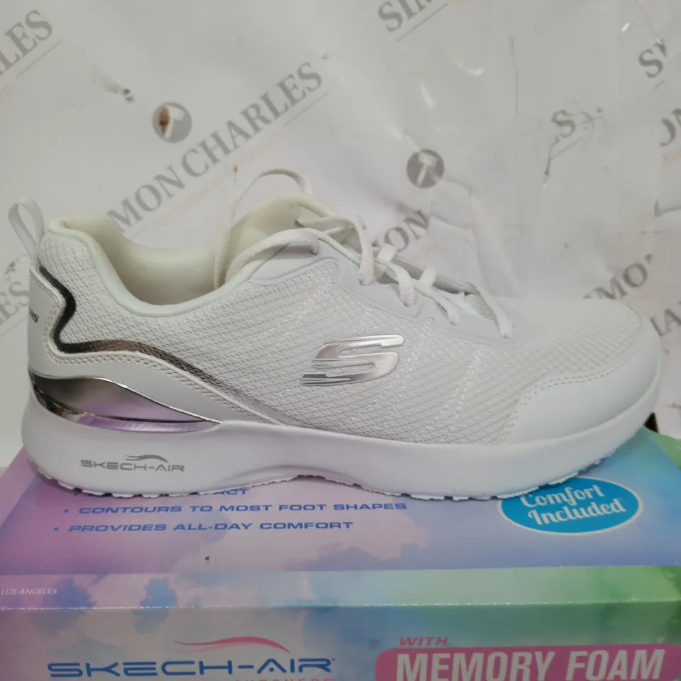 SKECHERS SKECH-AIR DYNAMIGHT METALLIC CLIP LACE UP TRAINER SIZE 7