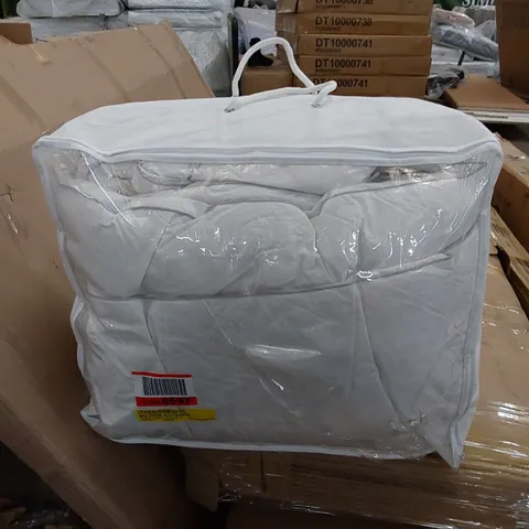 BAGGED SILENTNIGHT FEATHER AND DOWN ANTI-ALLERGY DUVET // SIZE UNSPECIFIED