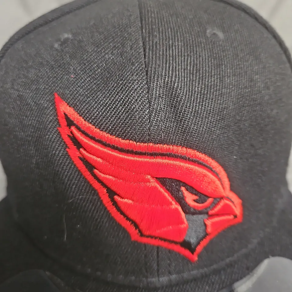 NFL ARIZONA CARDINALS CAP BY NEW ERA 59FIFTY – BLACK, SIZE 8 (63.5 CM)