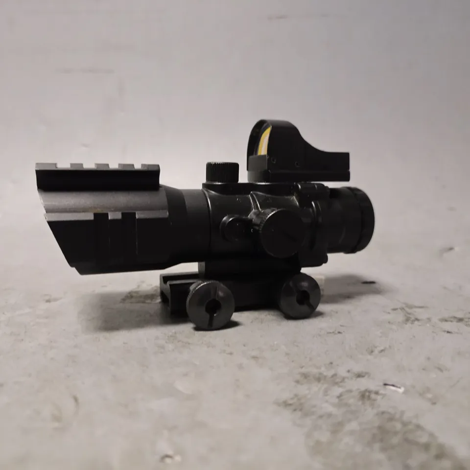 UNBRANDED RIFLE SCOPE IN BLACK WITH DOT SIGHT 