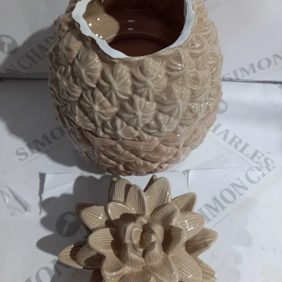 HOMEWORX BY HARRY SLATKIN LARGE CERAMIC PINEAPPLE CANDLE